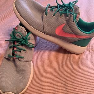 Nike Roshe Run - Womens size 8